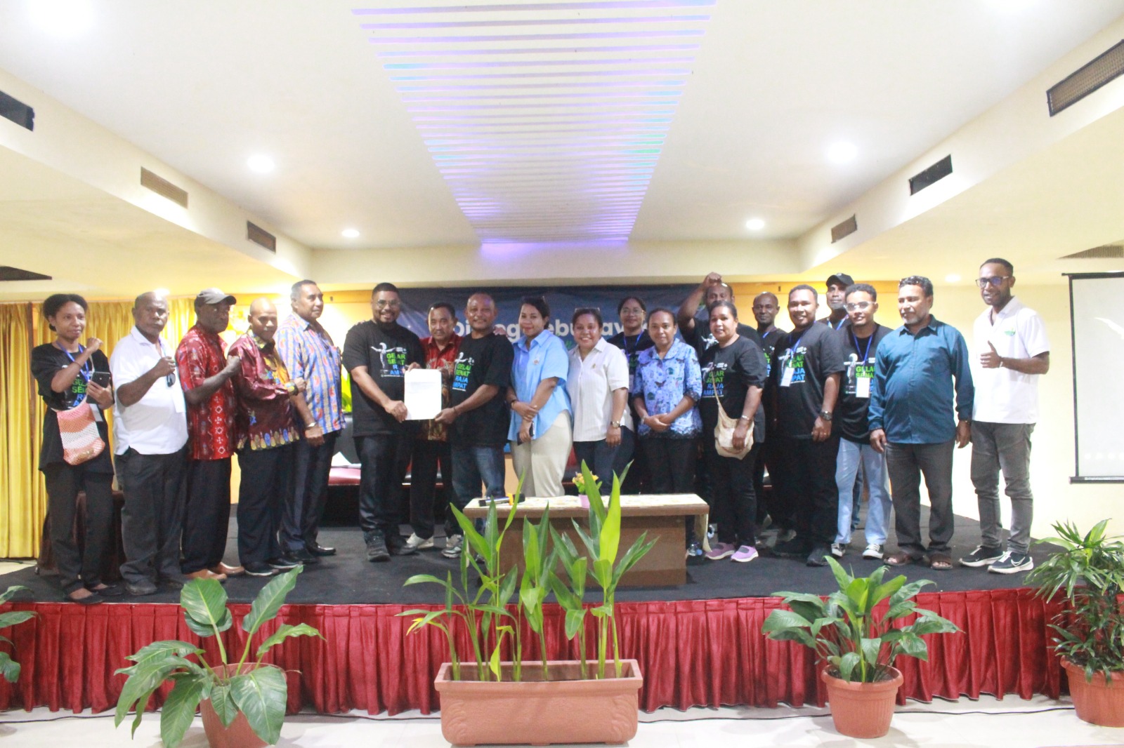 Desak Pengakuan Adat, Tuntut Perda dan Dukung Penutupan PT Gag Nikel dalam 8 Maklumat Gelar Senat Raja Ampat