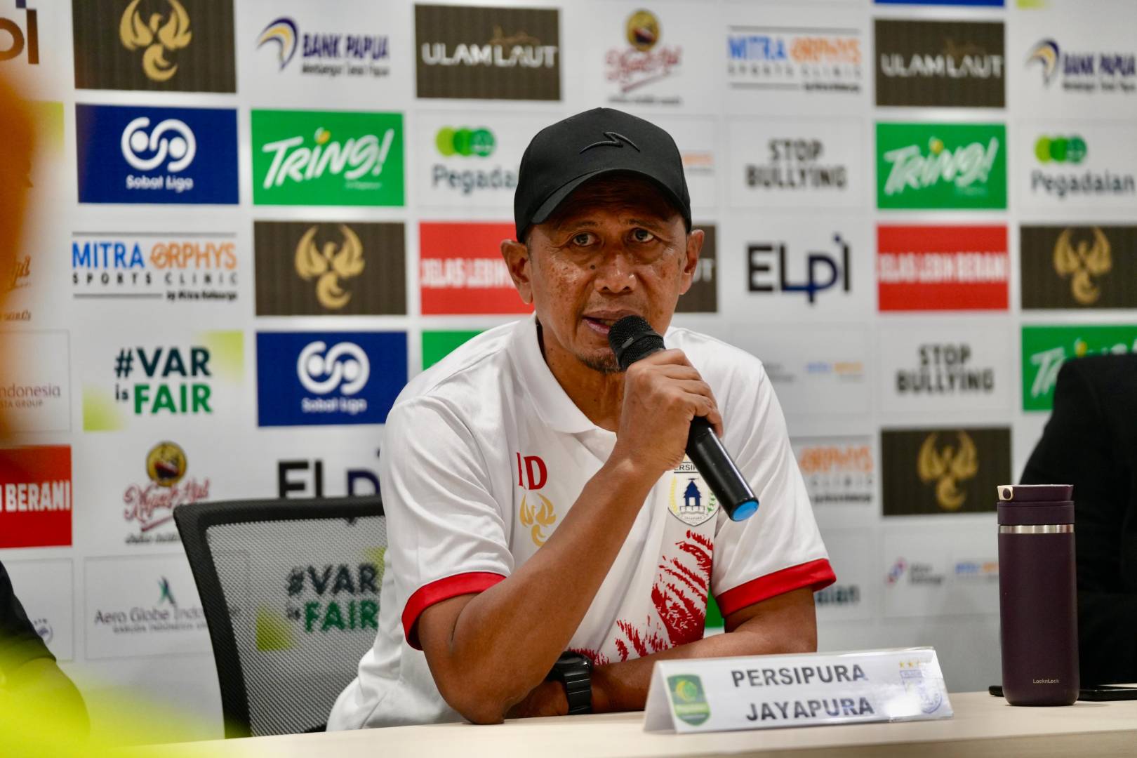 Pelatih Persipura Masih Memburuh Satu Lagi Pemain di Posisi Bertahan