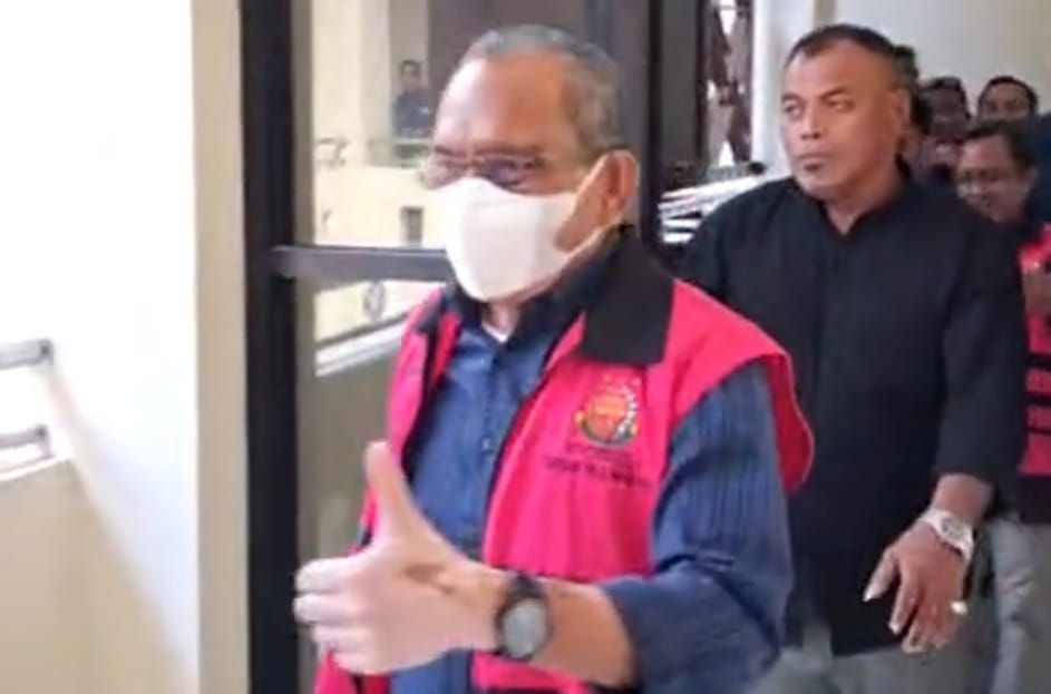 Kejati Tahan Dua Pejabat BPKAD Kota Sorong Tersangka Korupsi ATK Rp4,5 Miliar