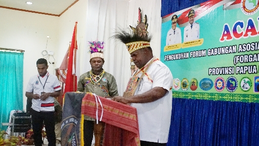 Gubernur Papua Barat Daya Kukuhkan FORGAPA, Minta Pengusaha Papua Bertindak Tulus dan Mandiri