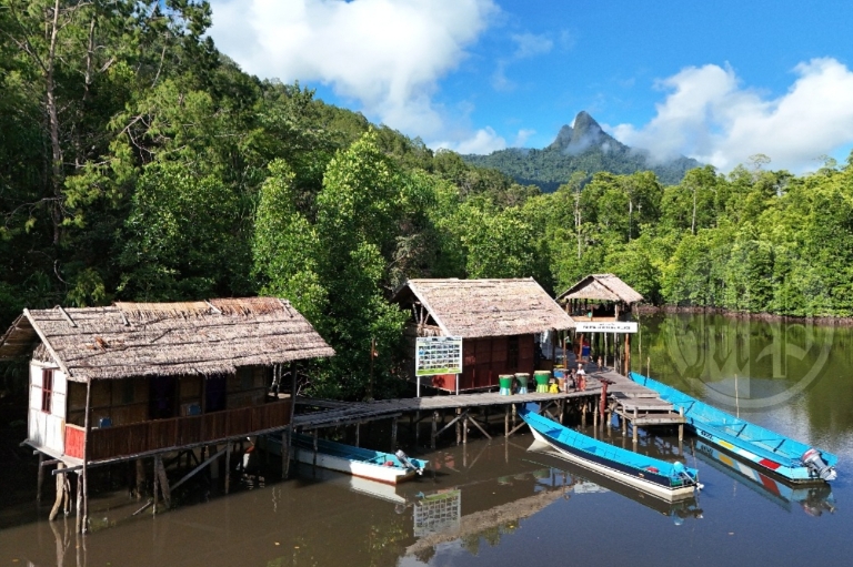 Membangun Benteng Konservasi di Raja Ampat: Dampak CSR Kilang Kasim di Waifoi