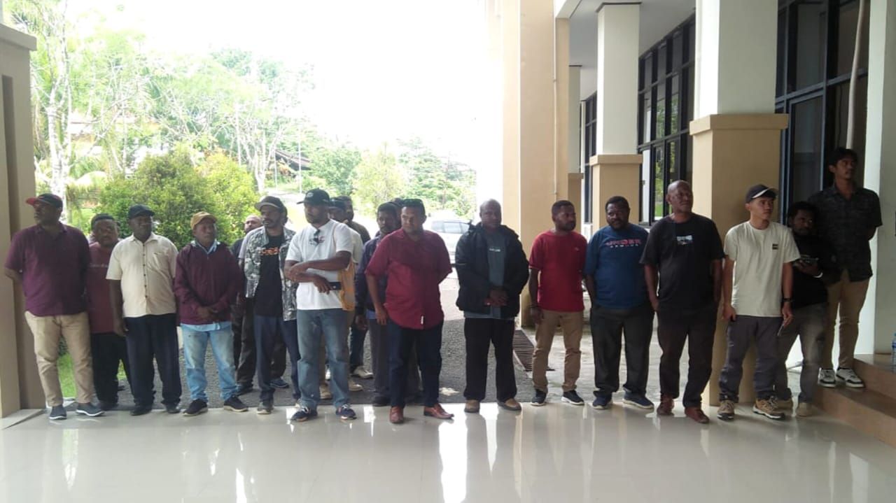 Pengusaha OAP Demo di Kantor Bupati Sorong, Tuntut Prioritas Proyek ...