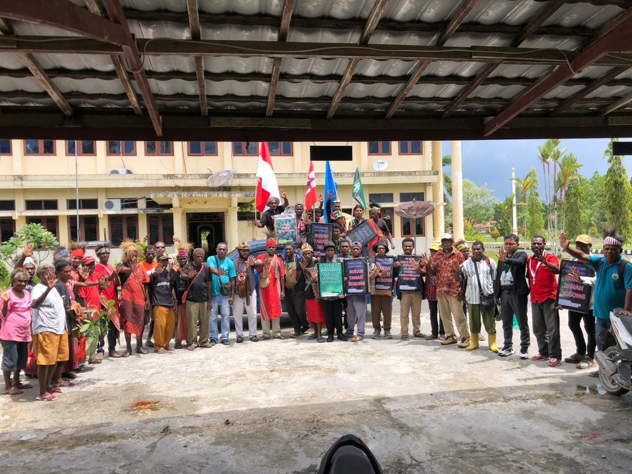 Bupati Sorsel: “Sepanjang Masyarakat Menolak, Saya Tidak Akan Tanda Tangan Izin Sawit”