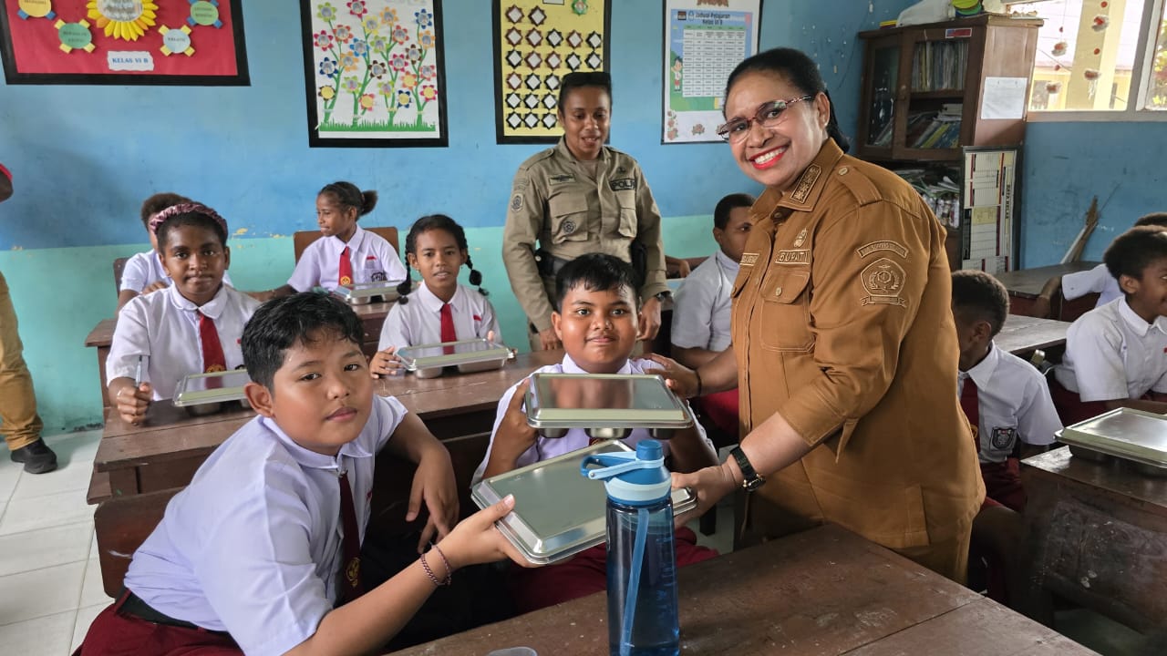 Bupati Sorong Selatan Luncurkan Program Makanan Bergizi Gratis untuk Pelajar