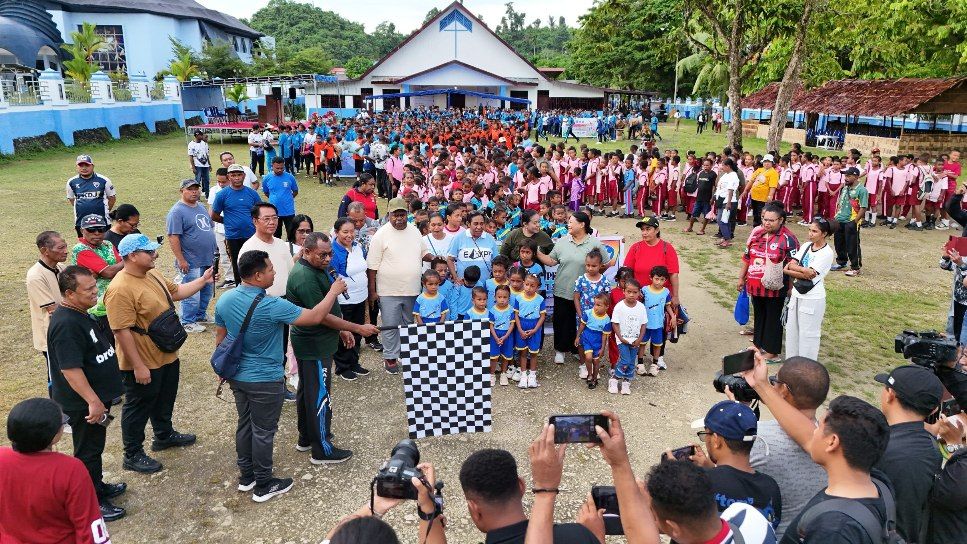 Meriahkan HUT YPK ke-64 di Raja Ampat, Bupati dan Gubernur Lepas Ratusan Peserta Jalan Santai