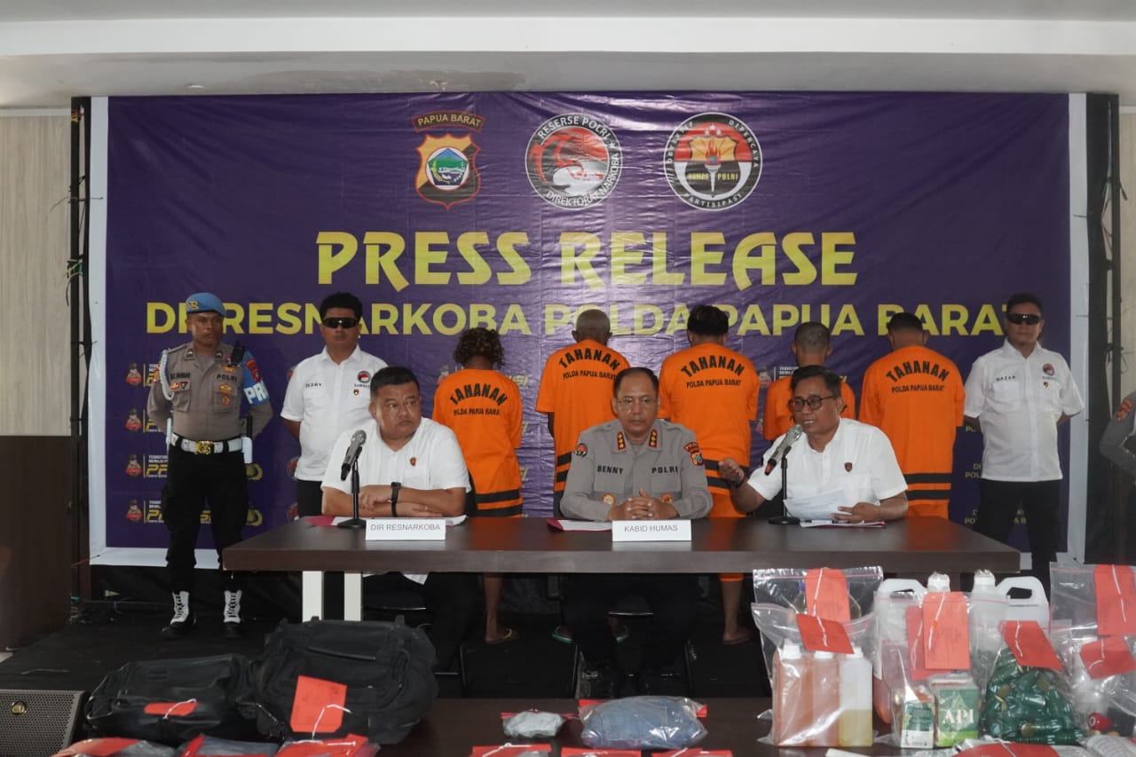 Polda Papua Barat Mengungkap Tiga Kasus Narkoba dan Miras Oplosan di Manokwari