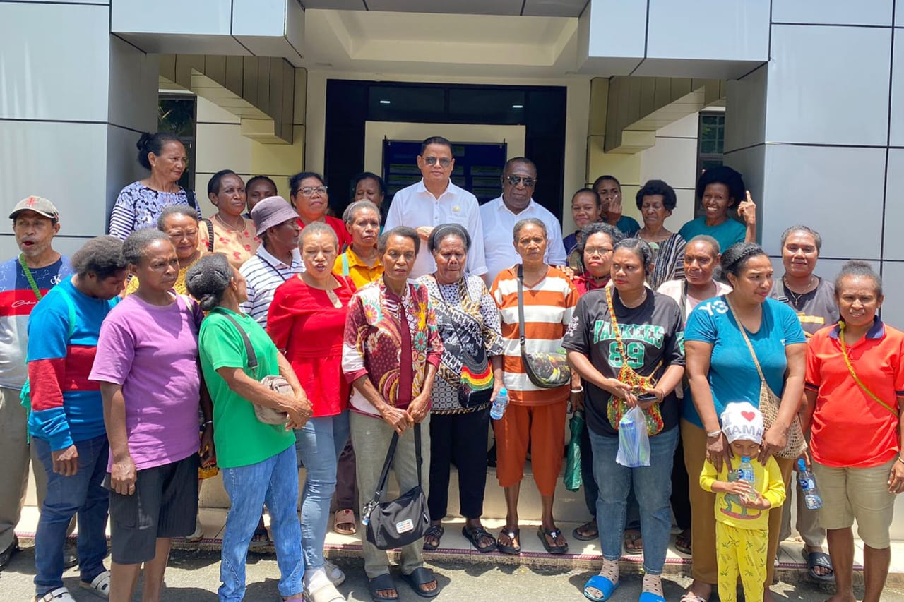 DPR Diminta Prioritaskan Program Dukungan Pedagang OAP di Sidang Anggaran