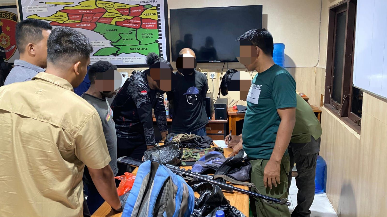 *Satgas Damai Cartenz Bongkar Jaringan Pembelian Senjata untuk KKB di Papua, Lima Orang Jadi Tersangka*