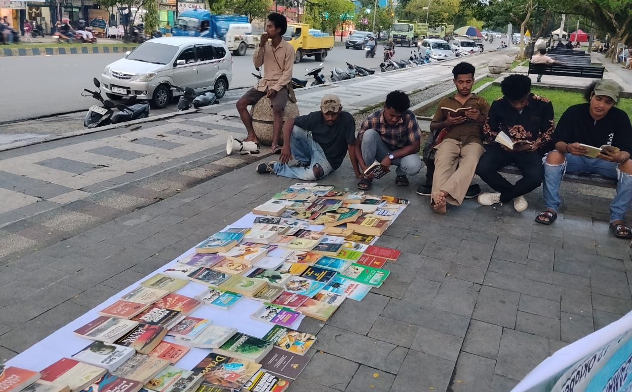 Mahasiswa di Kota Sorong Hadirkan Lapak Baca, Ajak Generasi muda dan Masyarakat  Kembali Cinta Buku