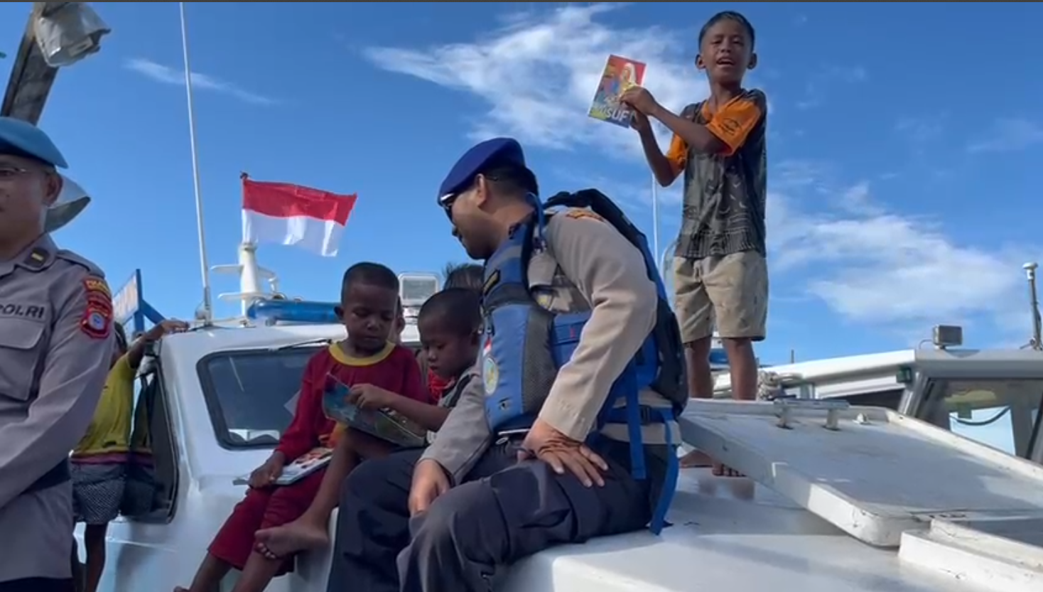 Perpustakaan Terapung Polresta Sorong Dorong Budaya Membaca Anak Pulau